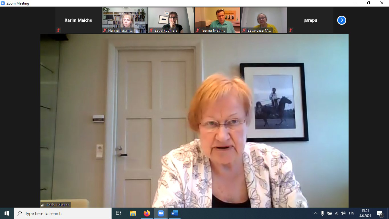 Skärmdump av Zoom-möte, Tarja Halonen talar.